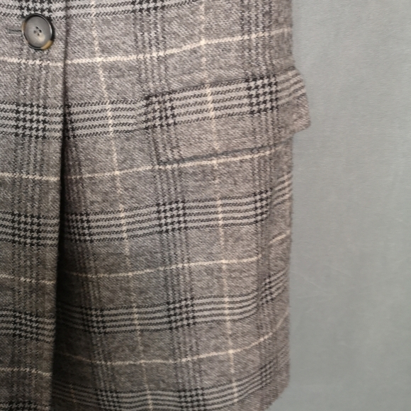 SHOP Y2K Vintage Shearling Collar PLAID Tweed Vest Coat at TheStyleMinr.com - Picture 10 of 16